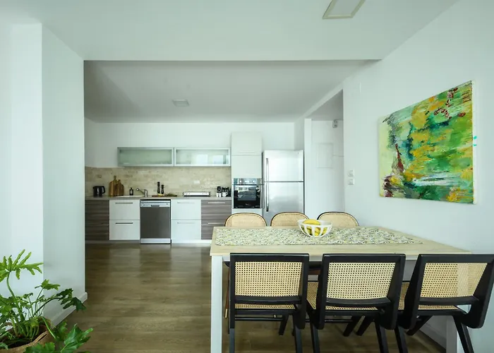Modern & Bright 3Br Apt W View 5 Min From Beach By Sea N\' Rent