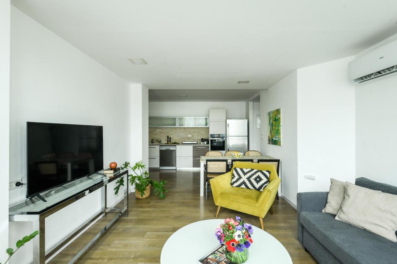 Modern & Bright 3br Apt W View 5 Min From By Sea N' Rent
