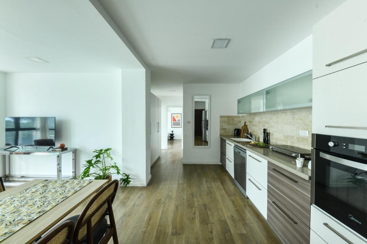 Modern & Bright 3br Apt W View 5 Min From By Sea N' Rent Apartment